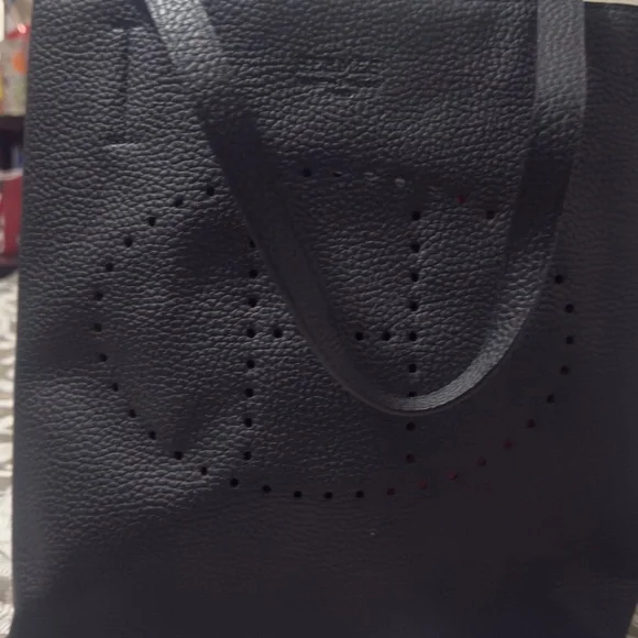 Hermes Black Shoulder Bag with Structured Design - Picture 2 of 4